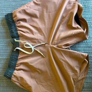 Vuori men’s medium lined shorts